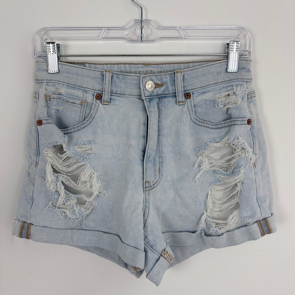 American Eagle Stretch Mom Short Light Wash Cuffed Distressed Festival Size 6 - Picture 1 of 11